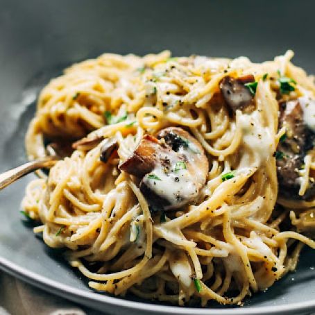 Creamy Garlic Herb Mushroom Spaghetti